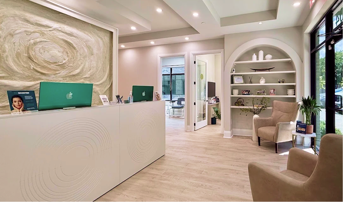 The reception and check in desk in the front lobby at GENEVA Med in Alpharetta